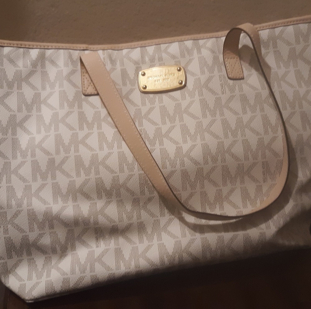 Michael Kors purse like new